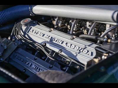 Aston Martin+V8 Volante
