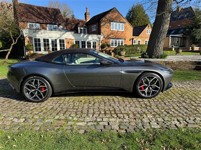 Aston Martin+DB11