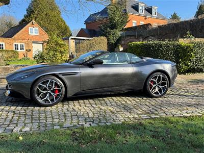 Aston Martin+DB11