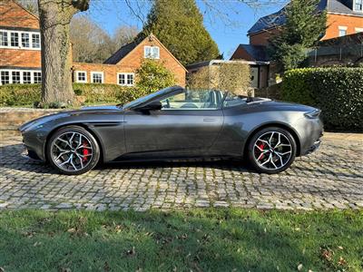 Aston Martin+DB11