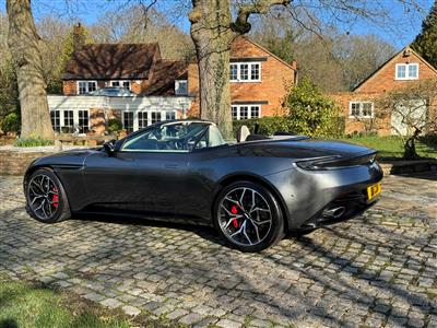 Aston Martin+DB11