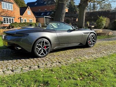 Aston Martin+DB11