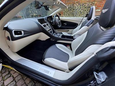 Aston Martin+DB11