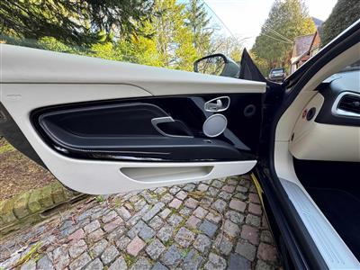 Aston Martin+DB11