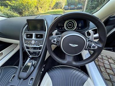 Aston Martin+DB11