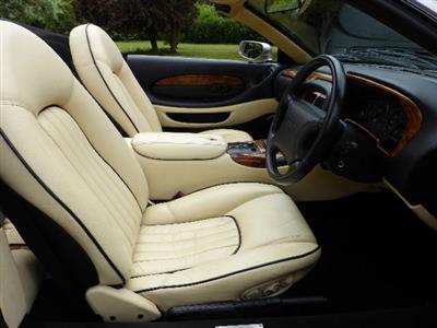 Aston Martin+DB7